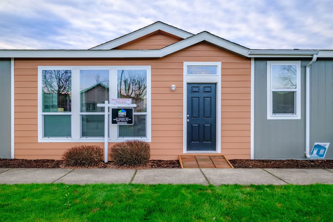 Diamond peak exterior home features