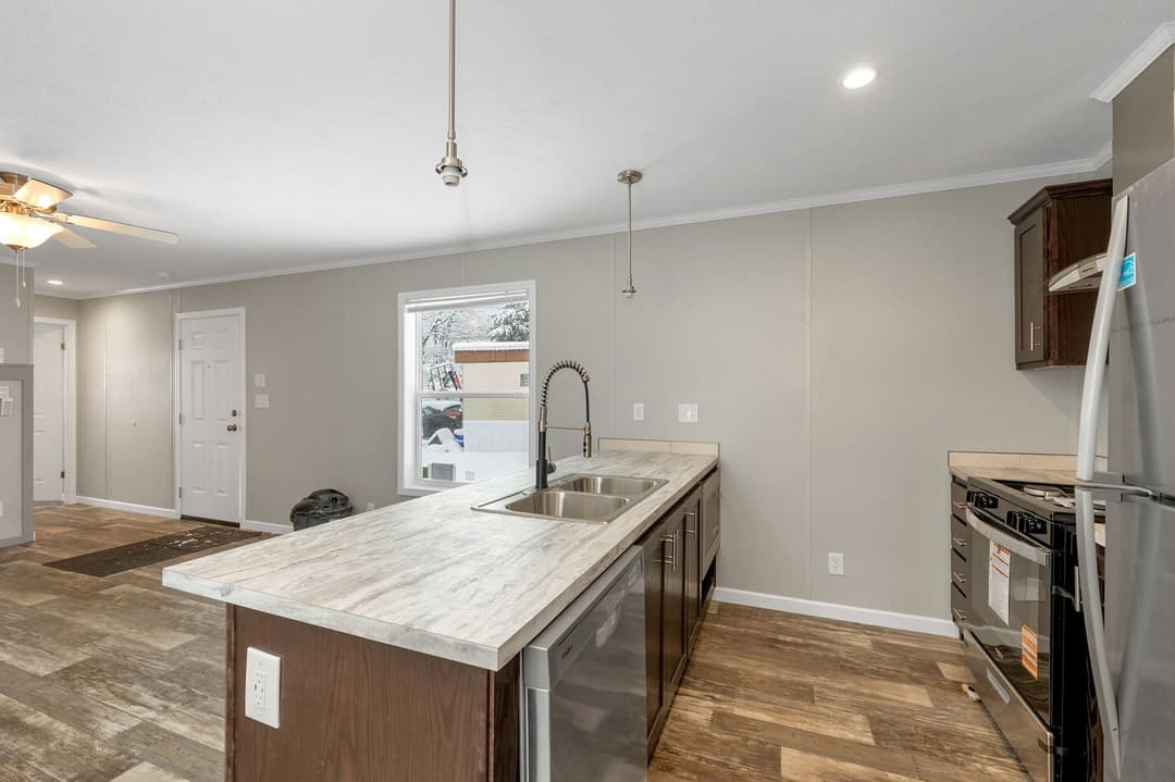 Zenith 6803 kitchen home features