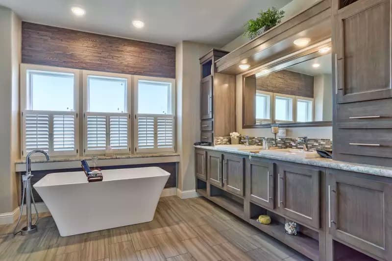 Skyland bathroom home features