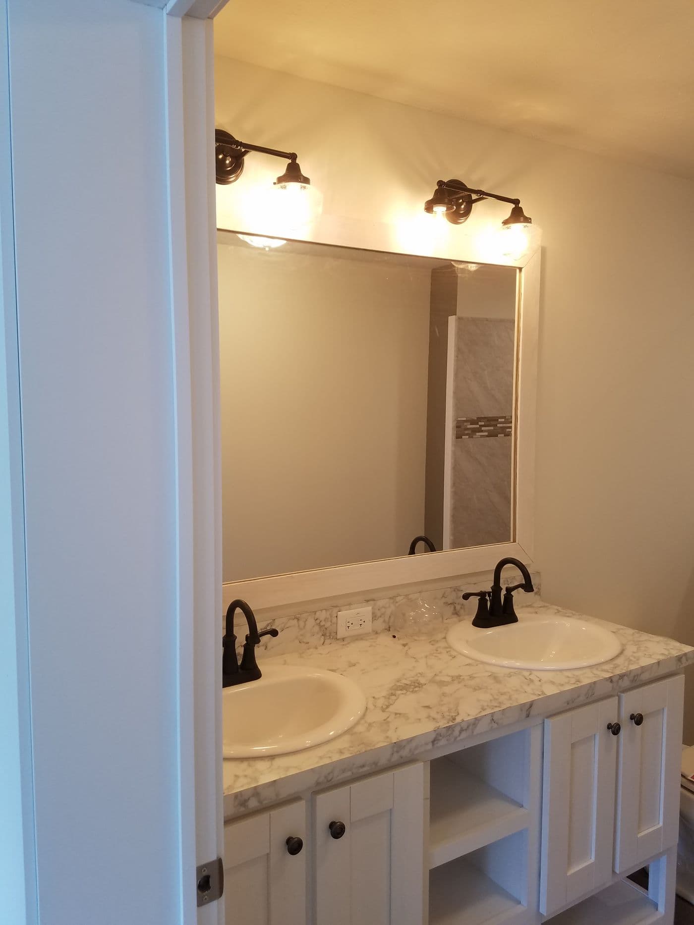 Elm st bathroom home features