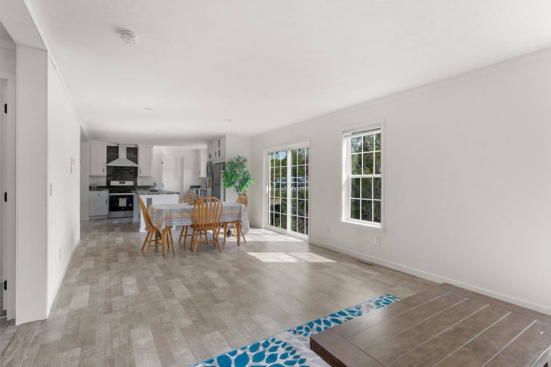 Insight interior home features