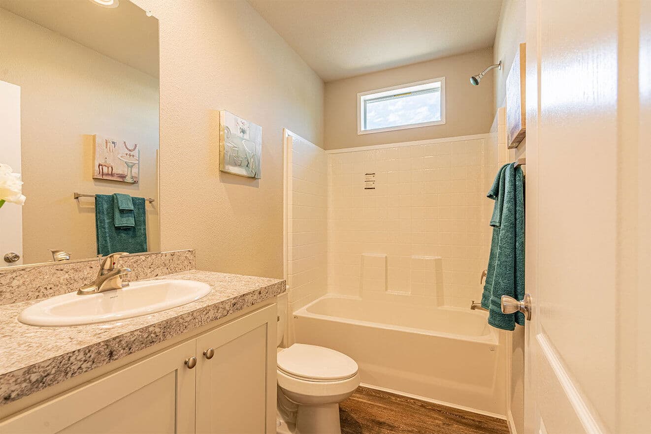 Evergreen 28603e bathroom home features