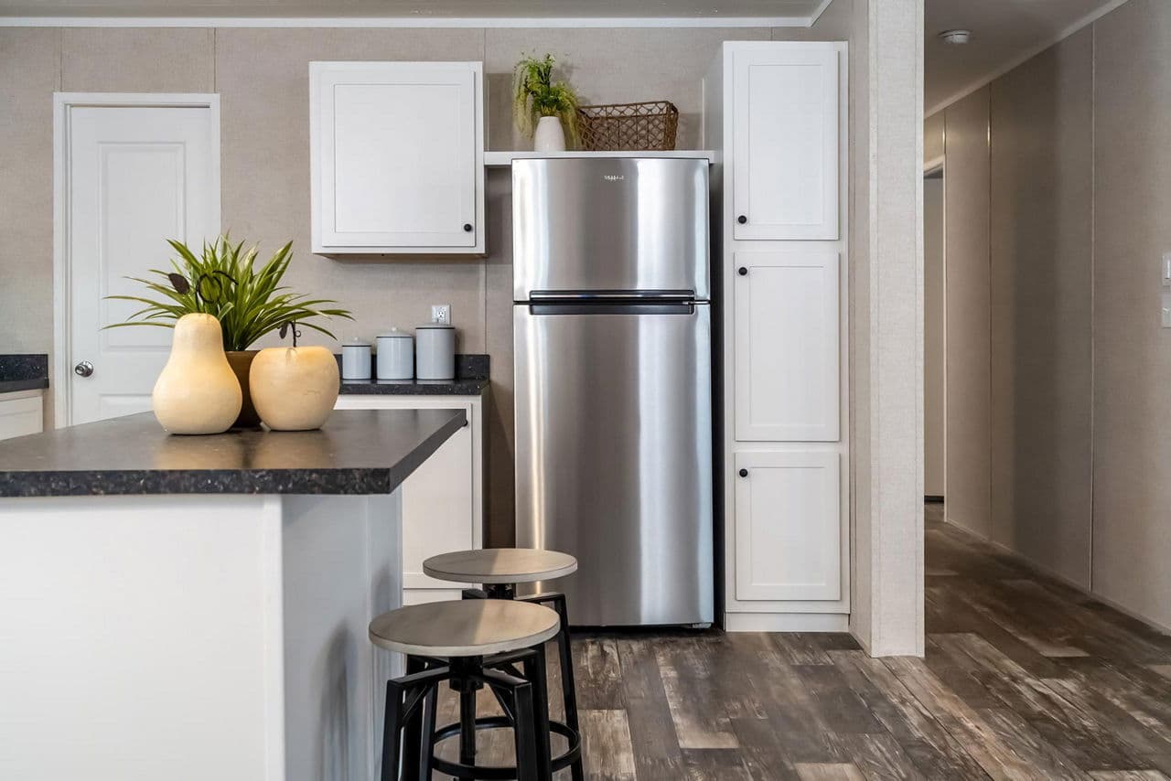 Pinnacle 3904 kitchen home features