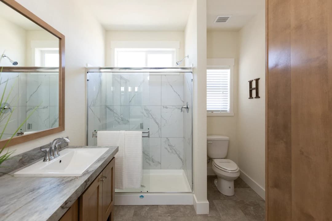 Coronado 2458a bathroom home features