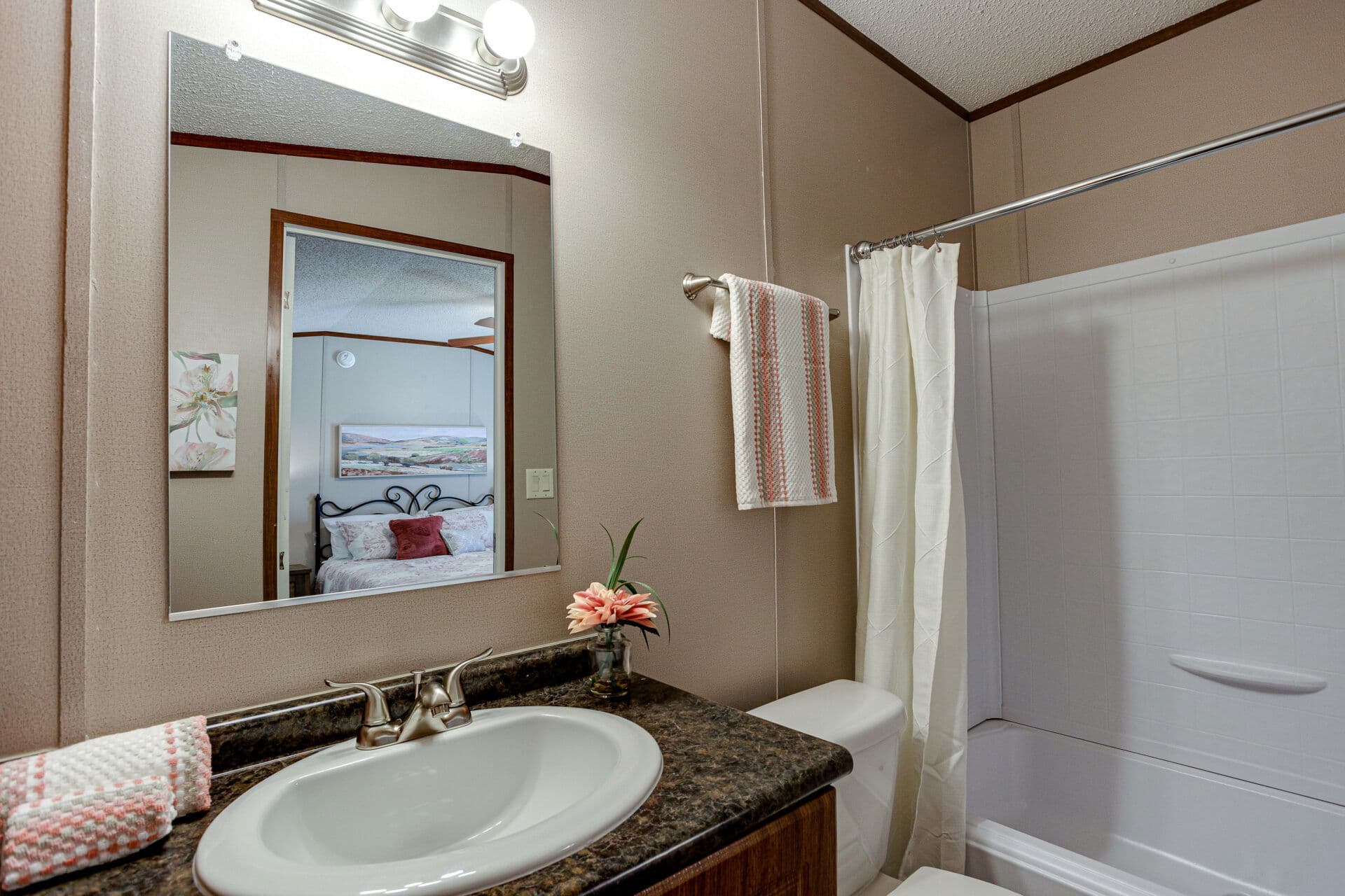 Singlewide 16×64-32c bathroom home features