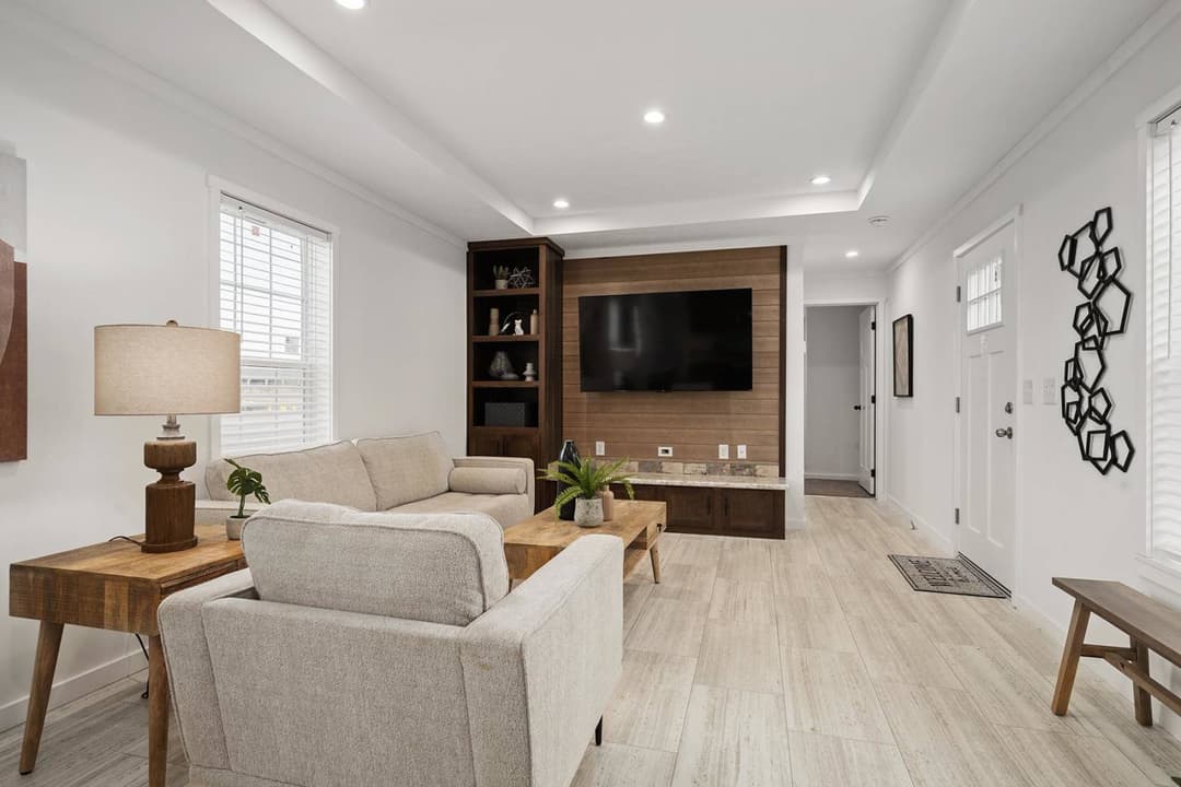 Affinity interior home features