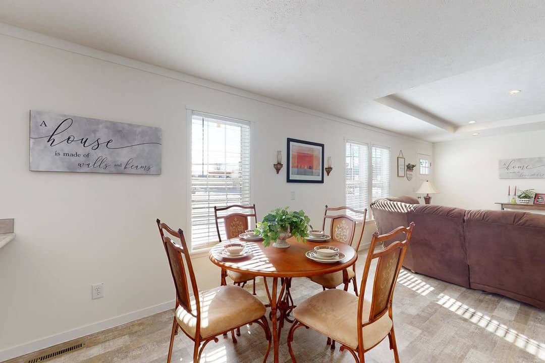 Intrigue interior home features