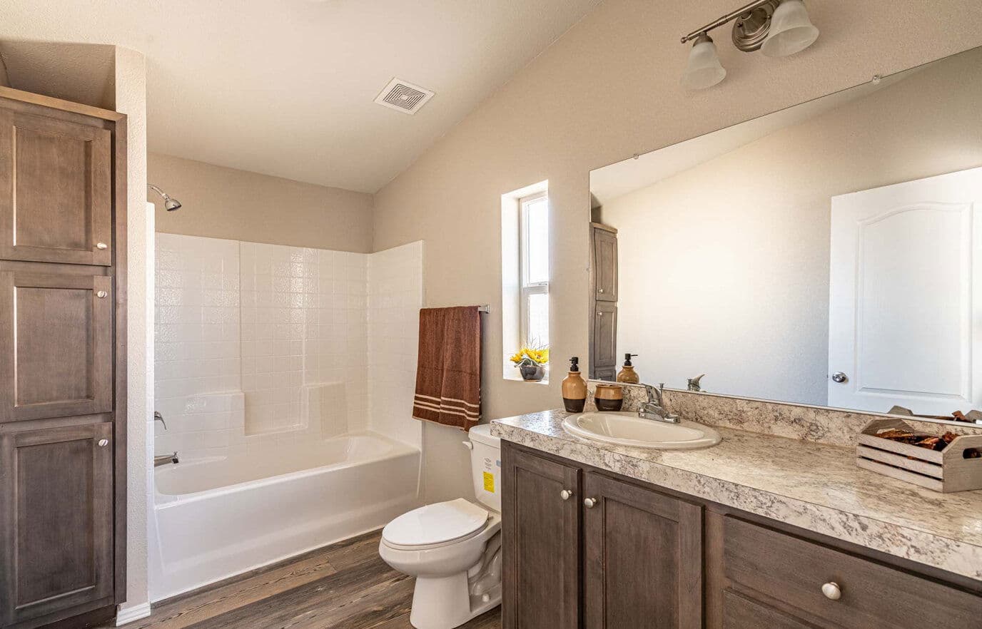 Canyon lake 24563p bathroom home features