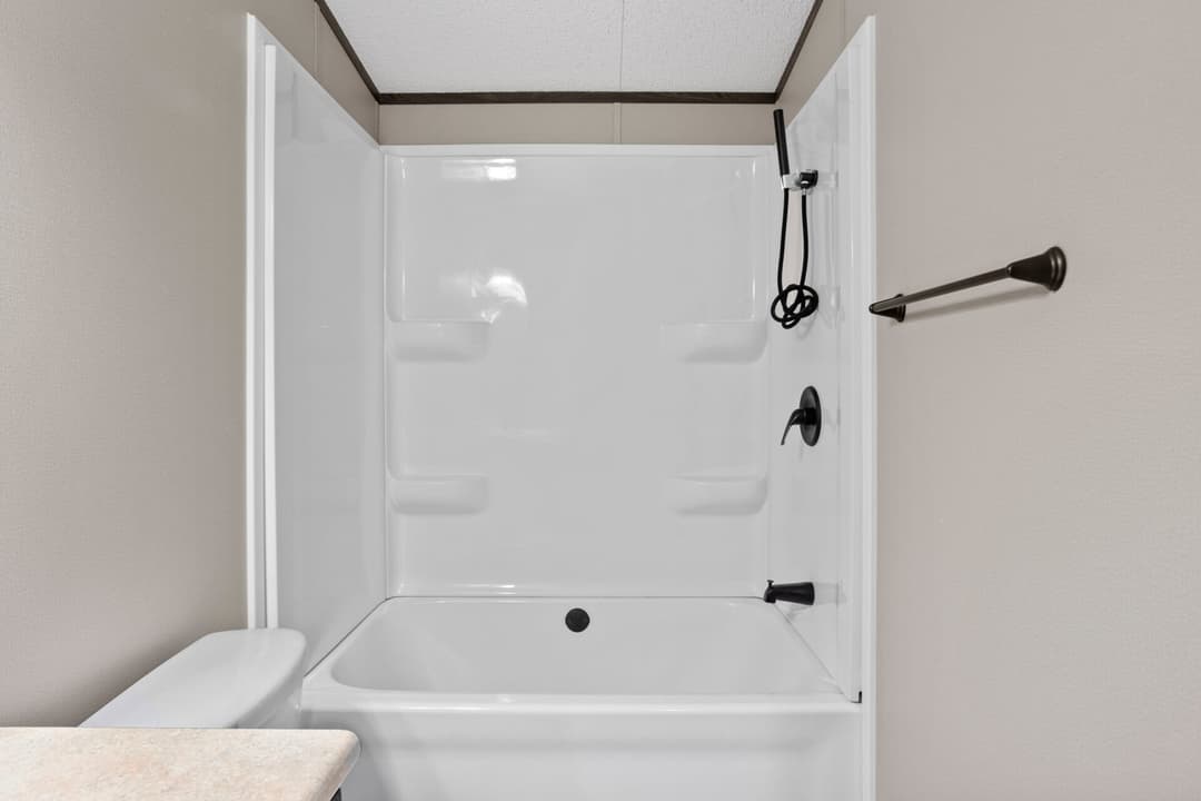 Singlewide h-16×72-32c bathroom home features