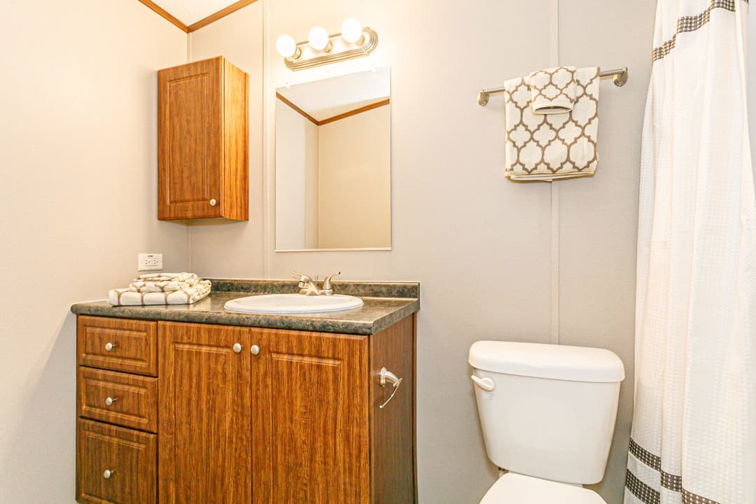 Singlewide 16×64-32c-4 bathroom home features