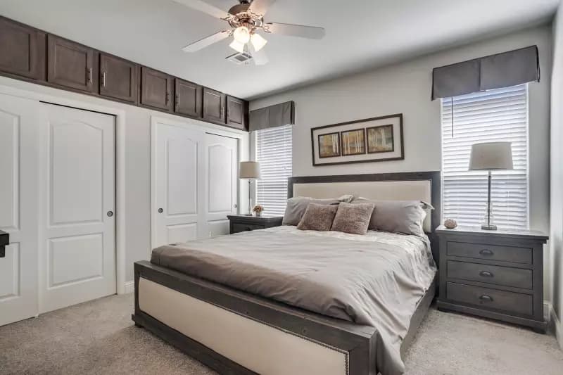 Bayside bedroom home features