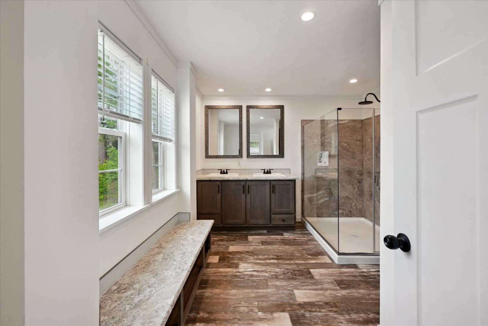 East point - elevate 56 bathroom home features