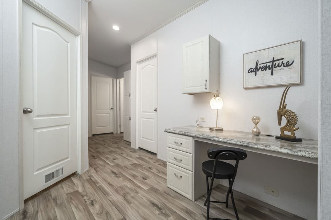 Doublewide c-32×64-32ap interior home features