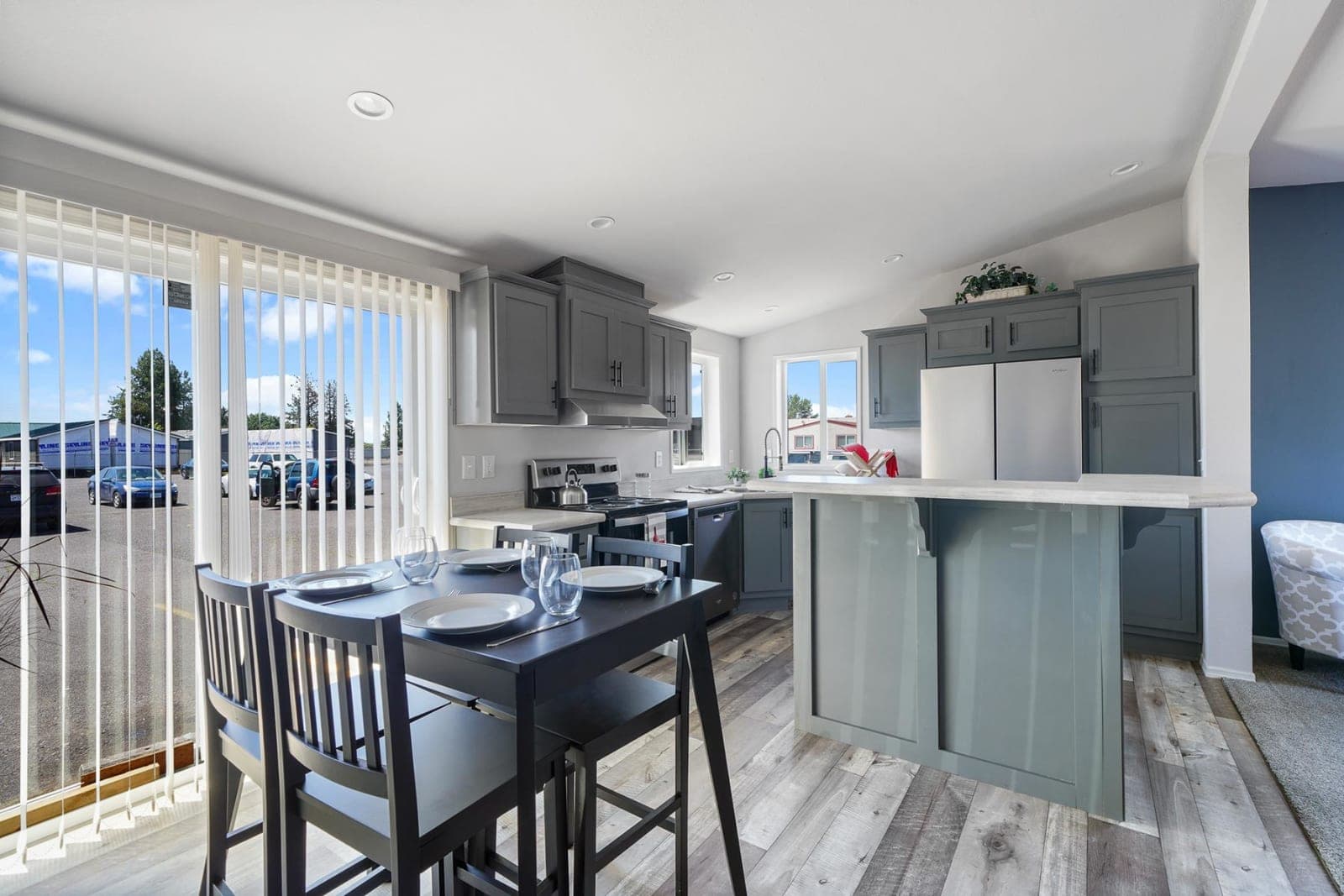 Ramada value 9082ct interior home features