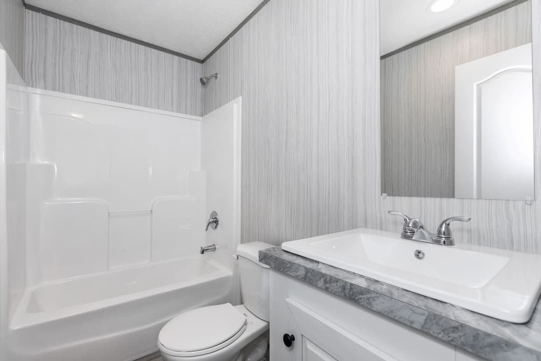 Maynardville classic 56 bathroom home features