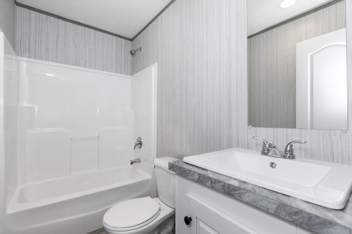 Maynardville classic 56 bathroom home features