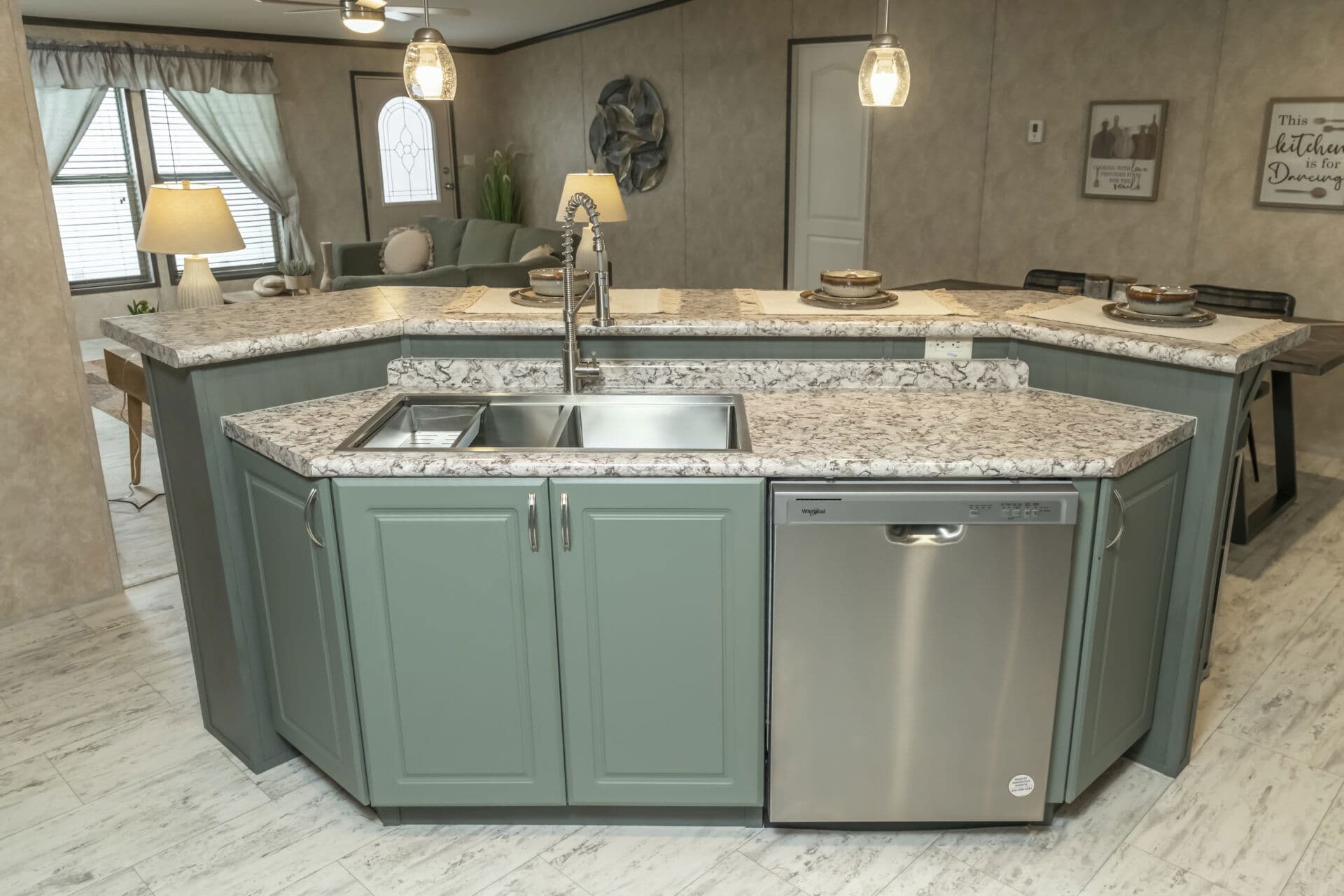 Doublewide c-32×56-42b kitchen home features