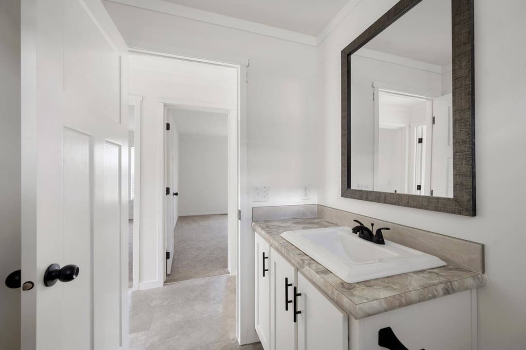 Elevate 52 bathroom home features