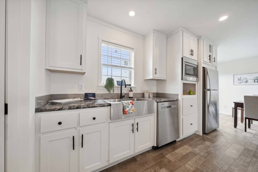 East point - pursuit kitchen home features
