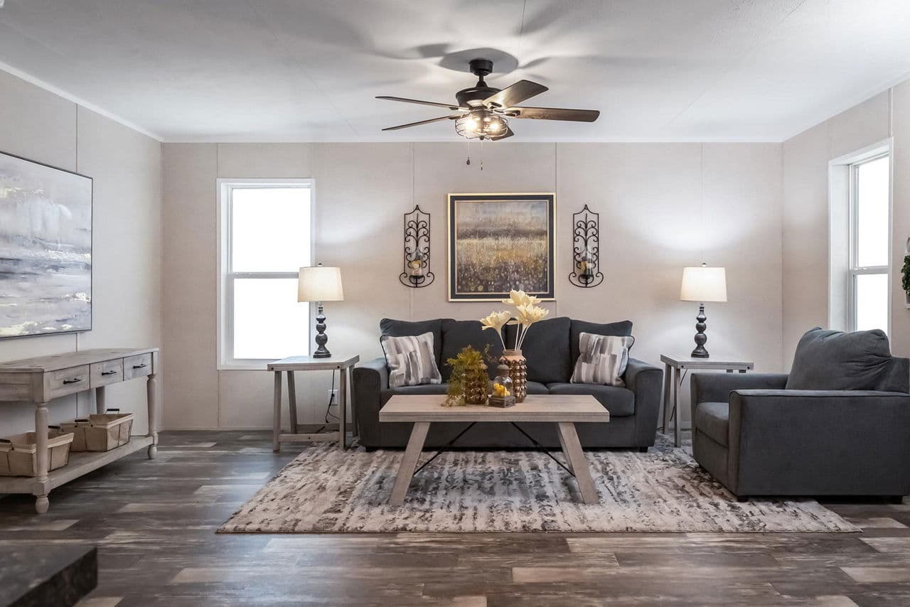 Pinnacle 3904 interior home features