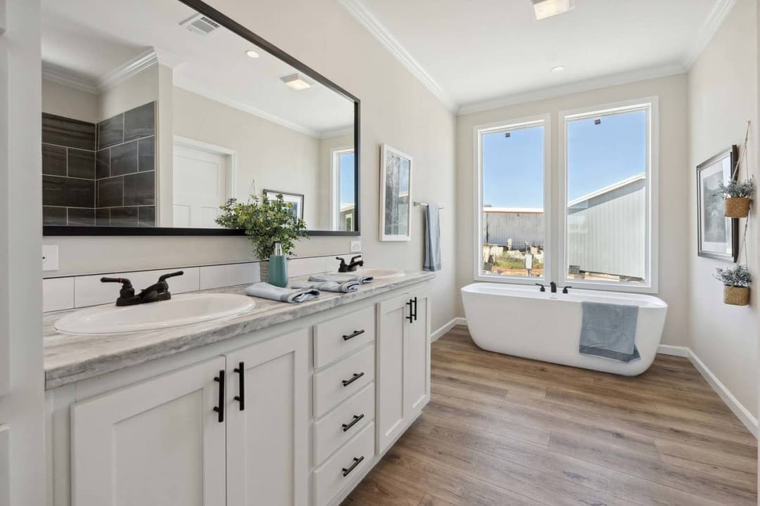Titan extreme 3276t [the memphis] bathroom home features