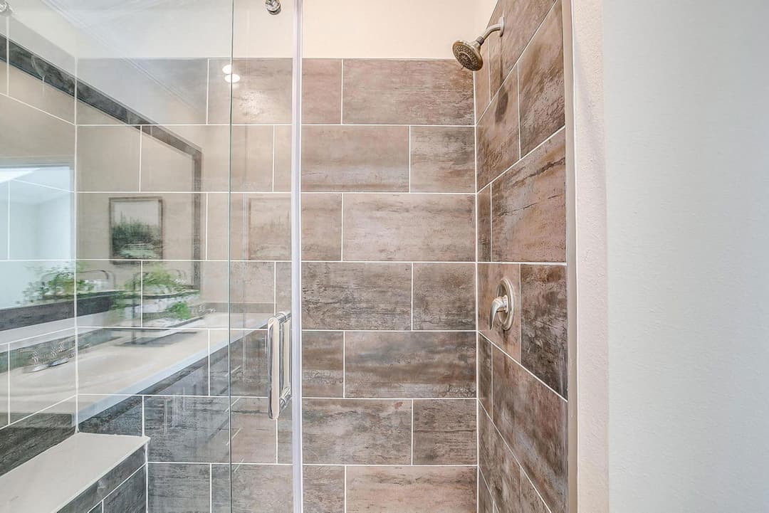 Innovation 1856h bathroom home features