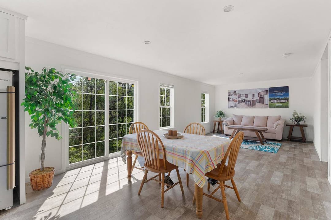 Insight interior home features