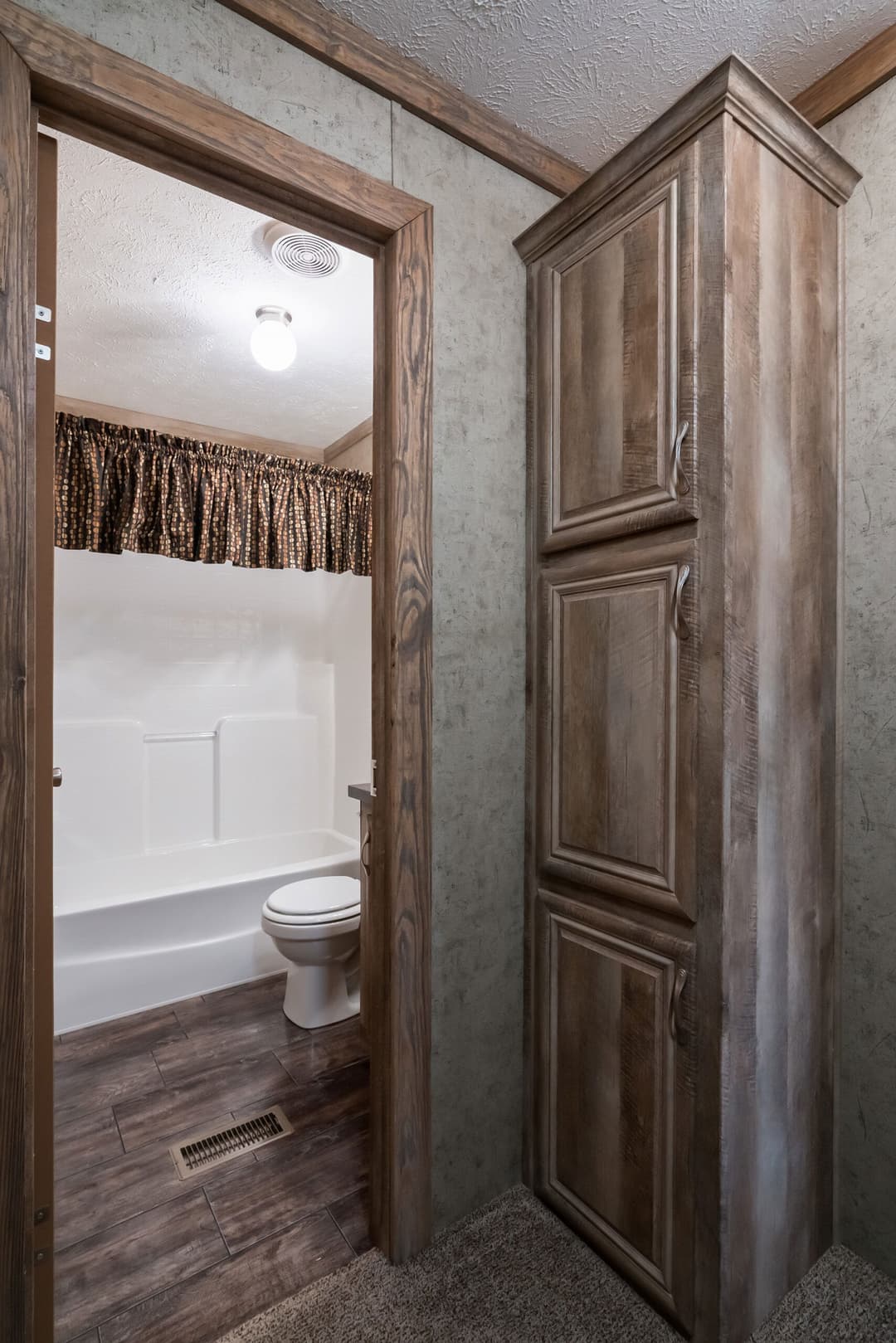 Md-26 rawhide bathroom home features