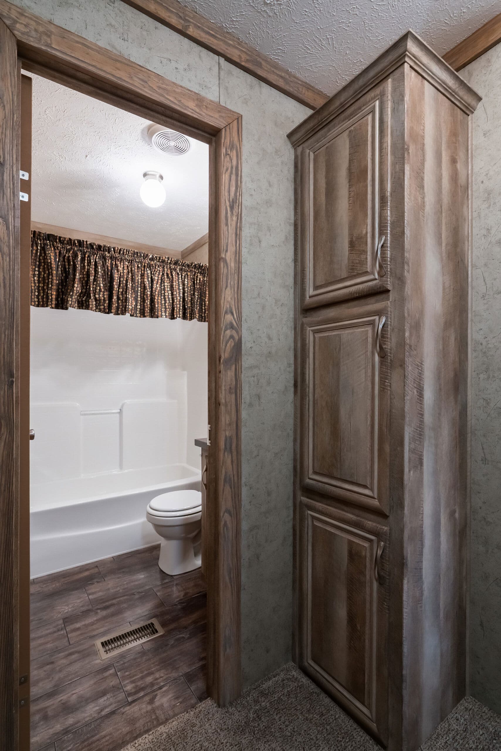 Md-26 rawhide bathroom home features