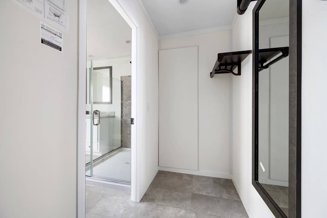 Elevate 52 bedroom home features