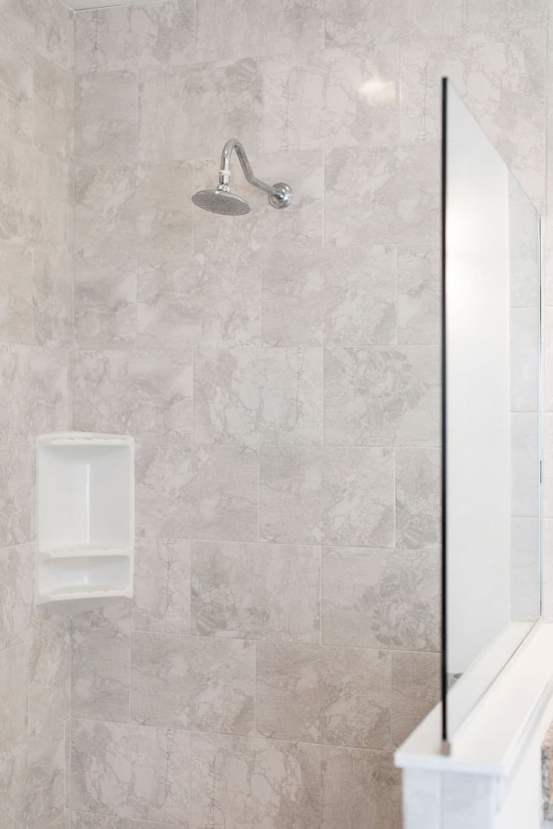 1558 jamestown bathroom home features