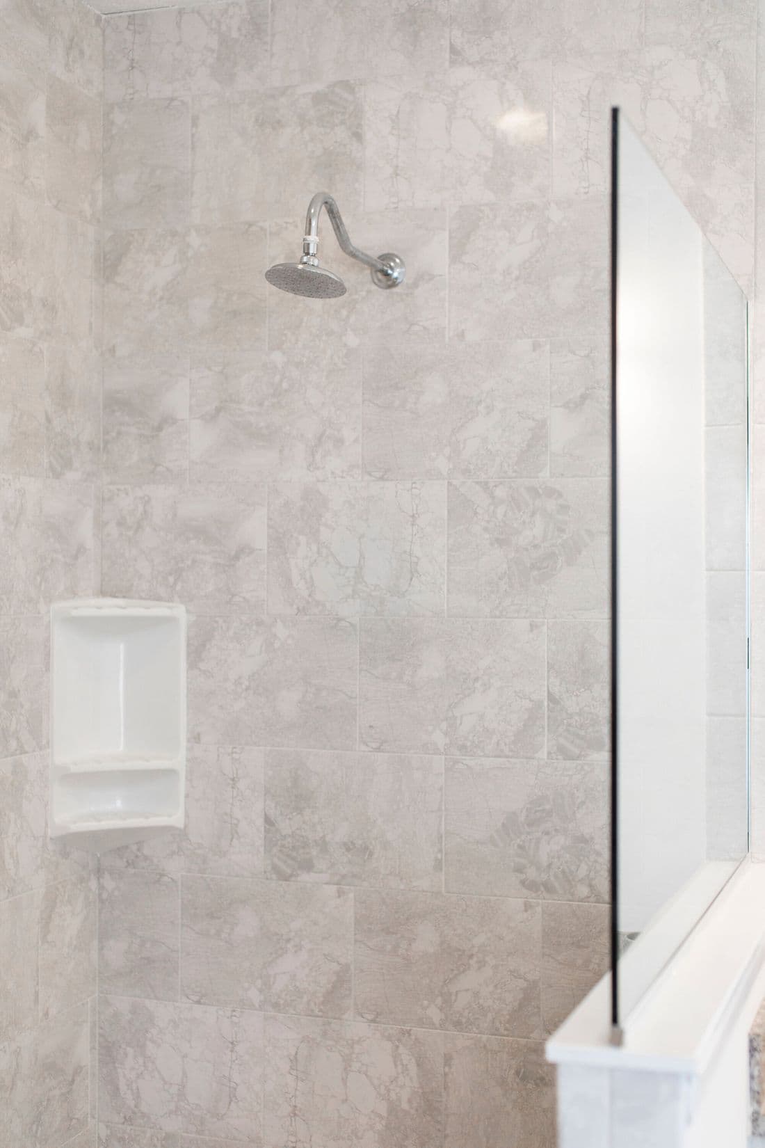 1558 jamestown bathroom home features