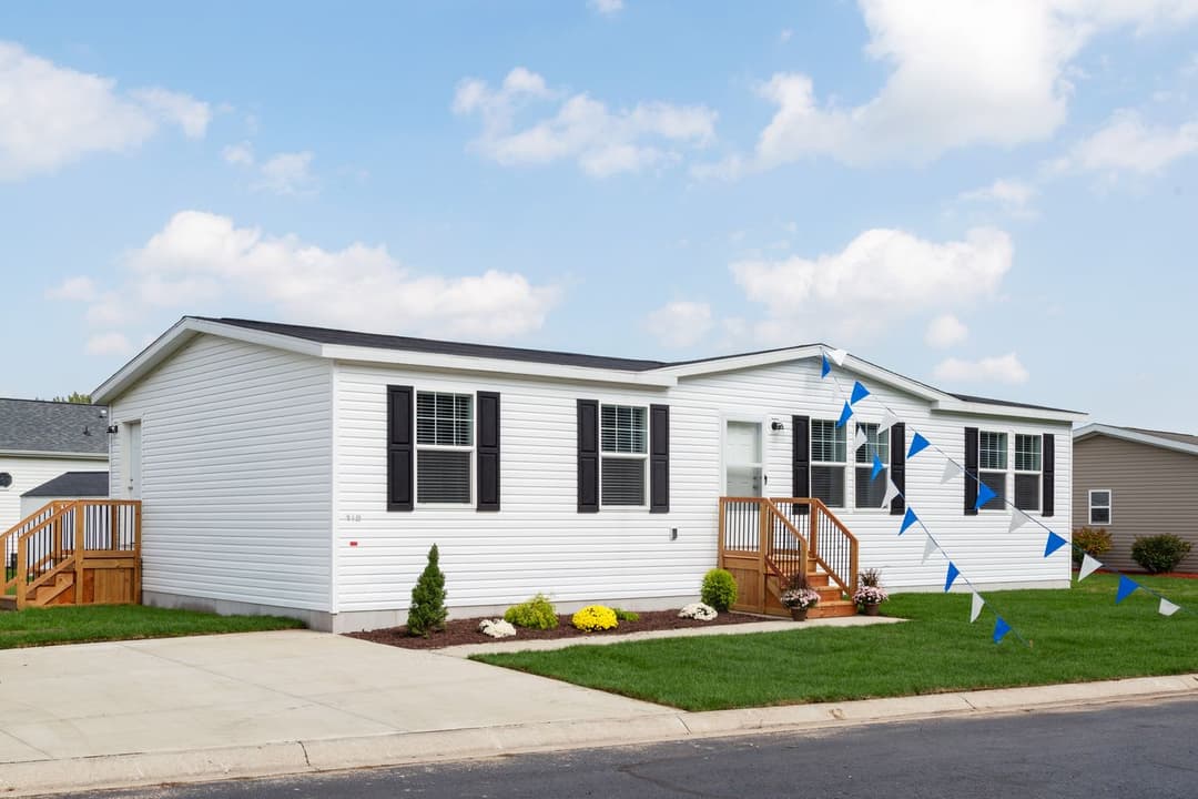 Somerset dr hero, elevation, and exterior home features