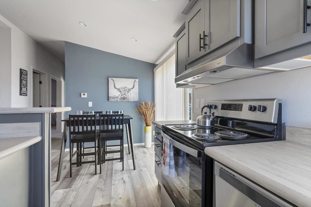 Ramada value 9082ct kitchen and interior home features