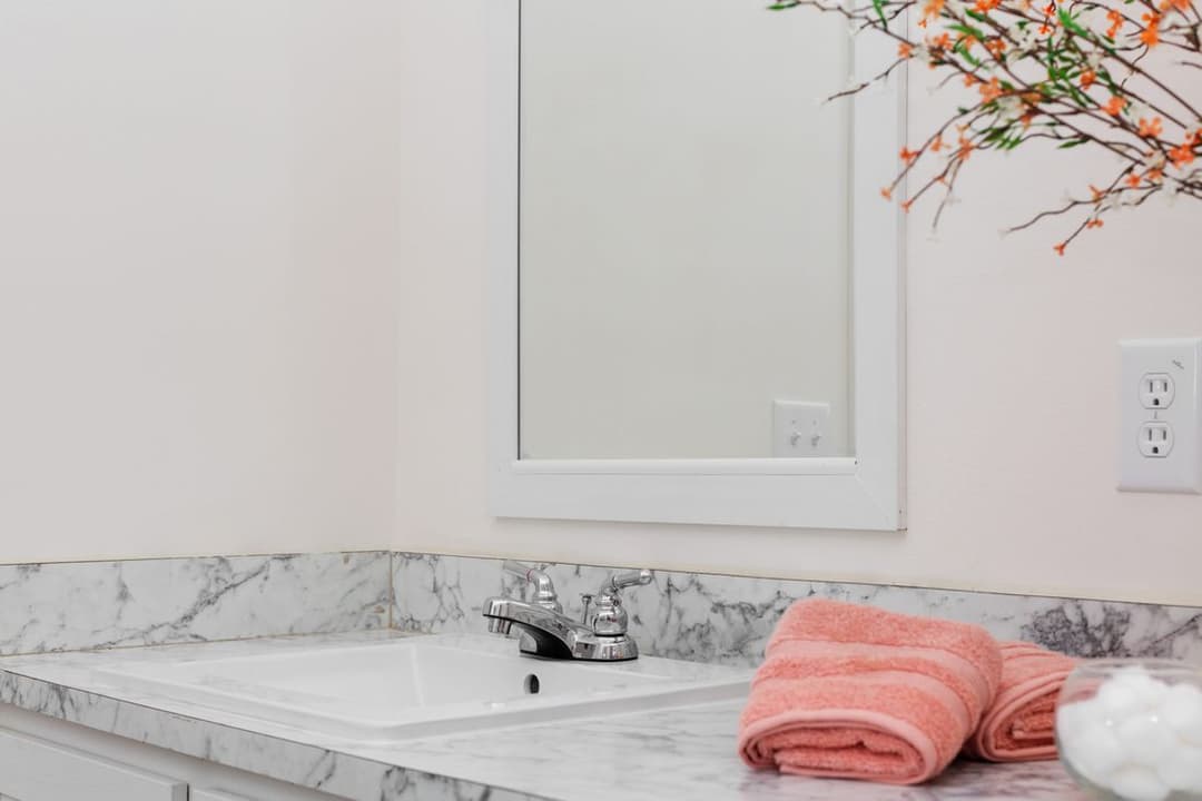 1439 carolina "magnolia" bathroom home features