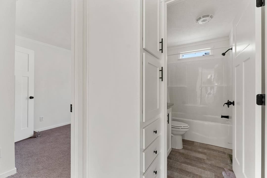 Insight bathroom home features