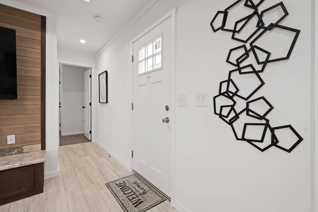 Affinity interior home features