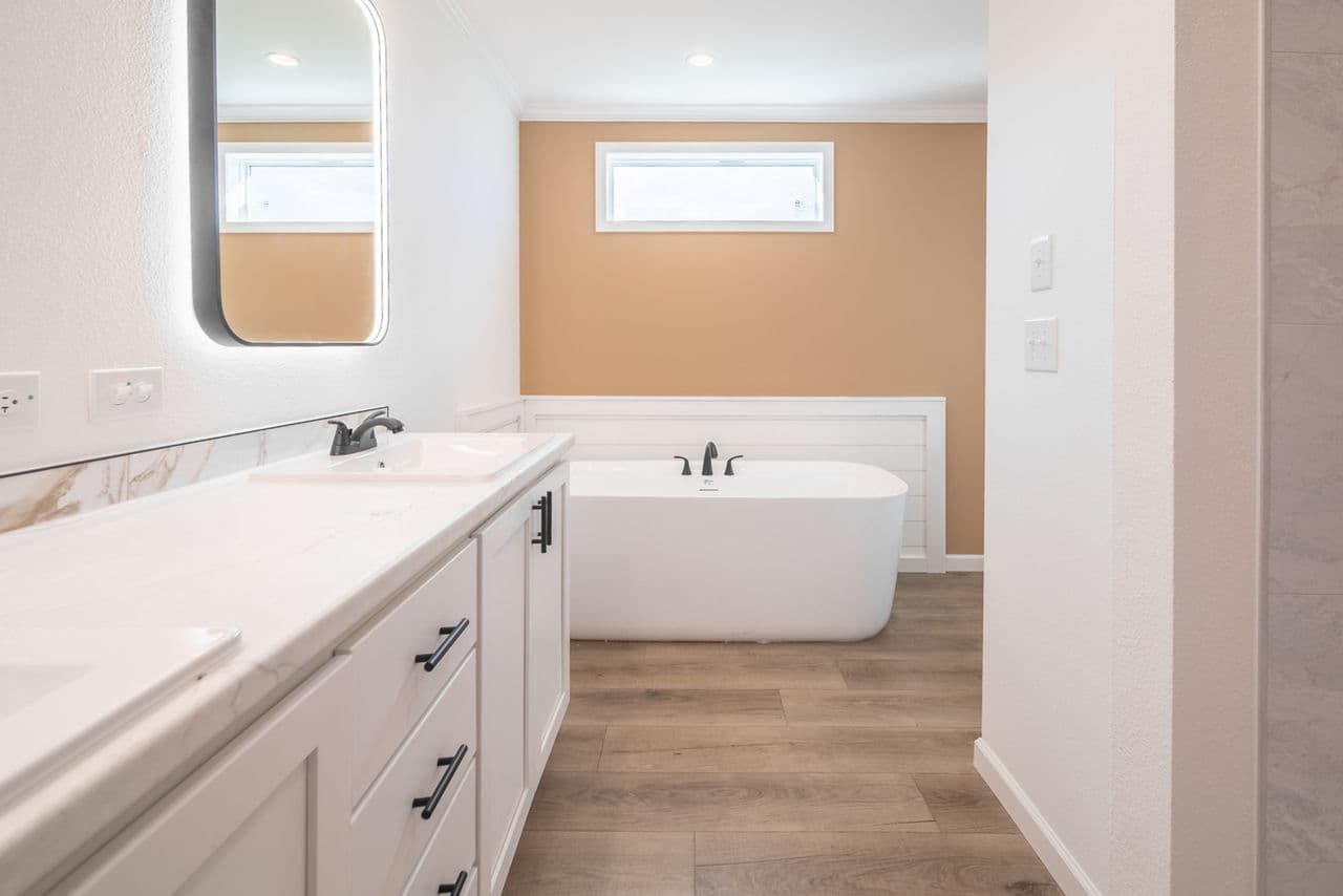 Innovation 5442h - the cypress creek bathroom home features