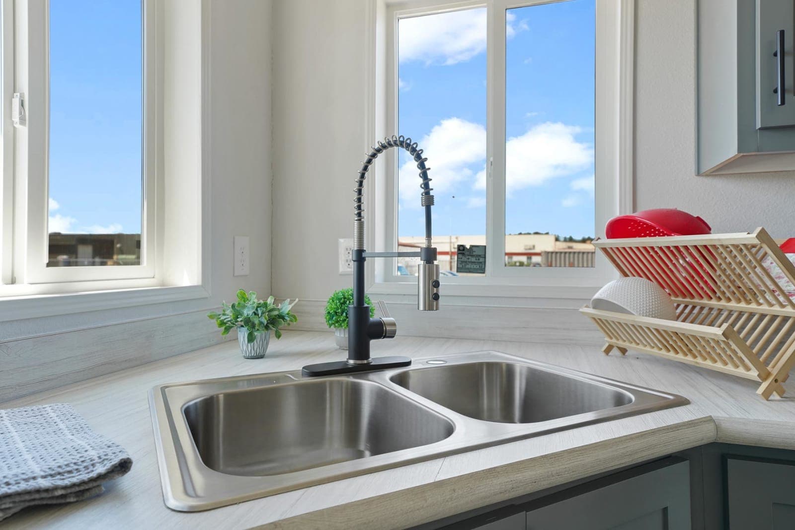 Ramada value 9082ct kitchen and interior home features