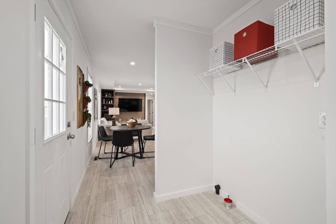 Affinity interior home features
