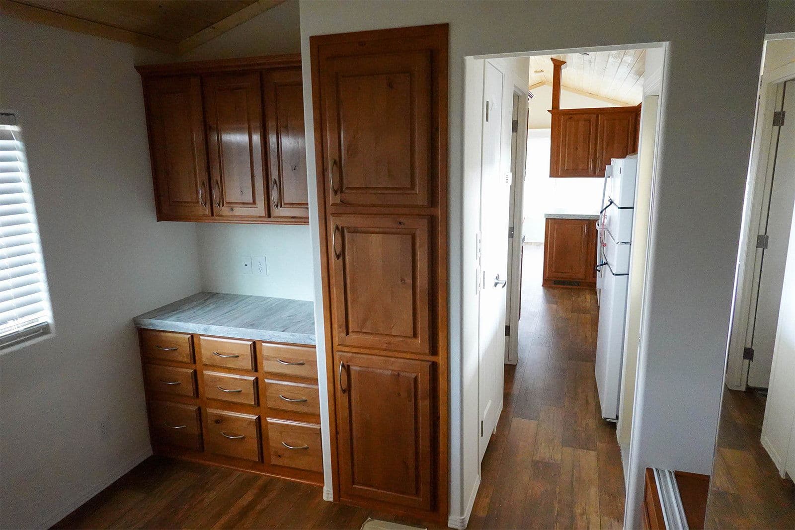 Sedona sn11351d bedroom home features