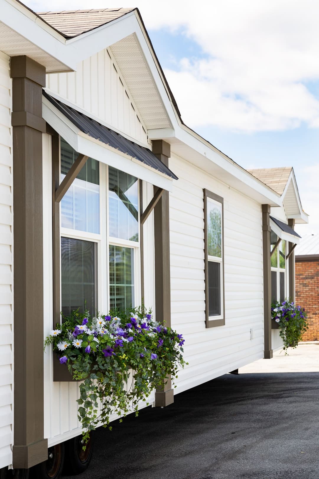 Southern charm 3br exterior home features