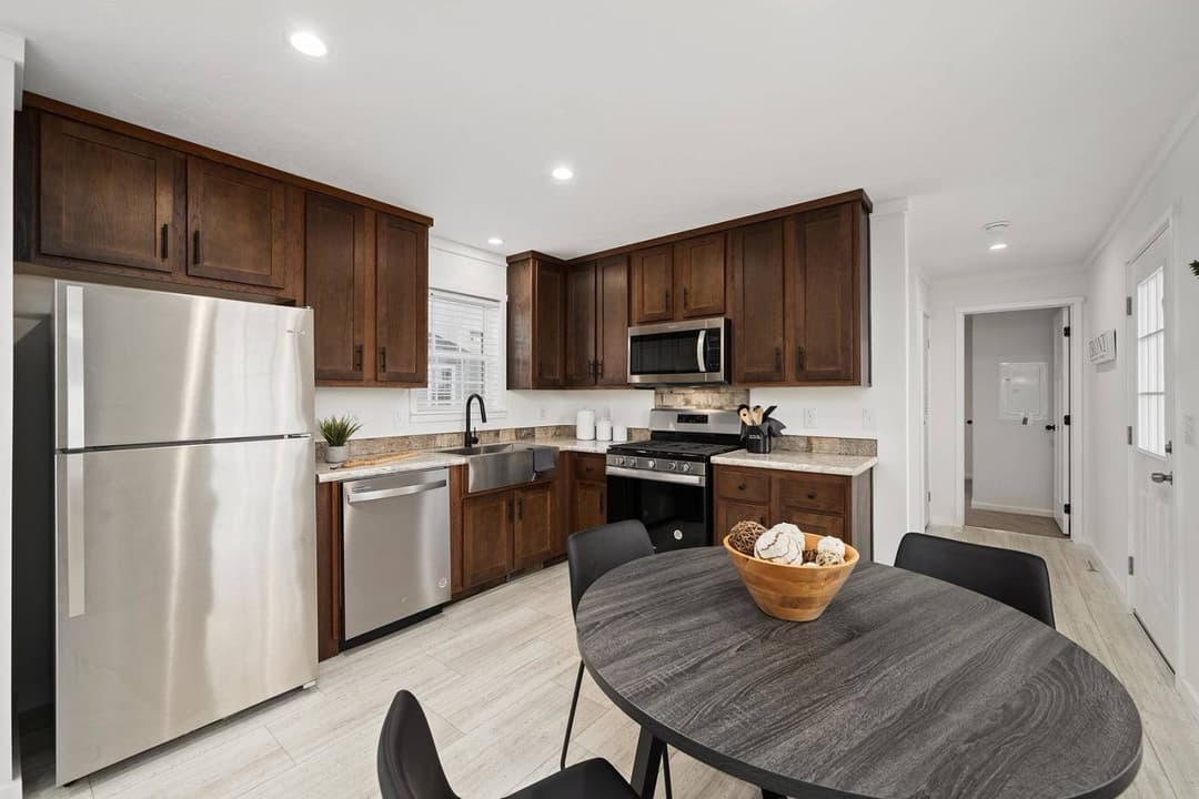 Affinity kitchen home features