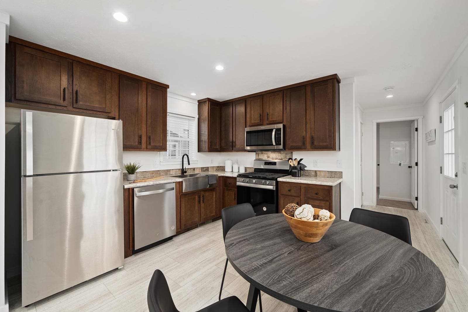 Affinity kitchen home features