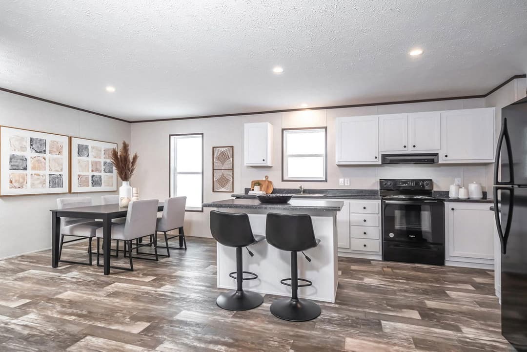 Crown 3901 kitchen home features