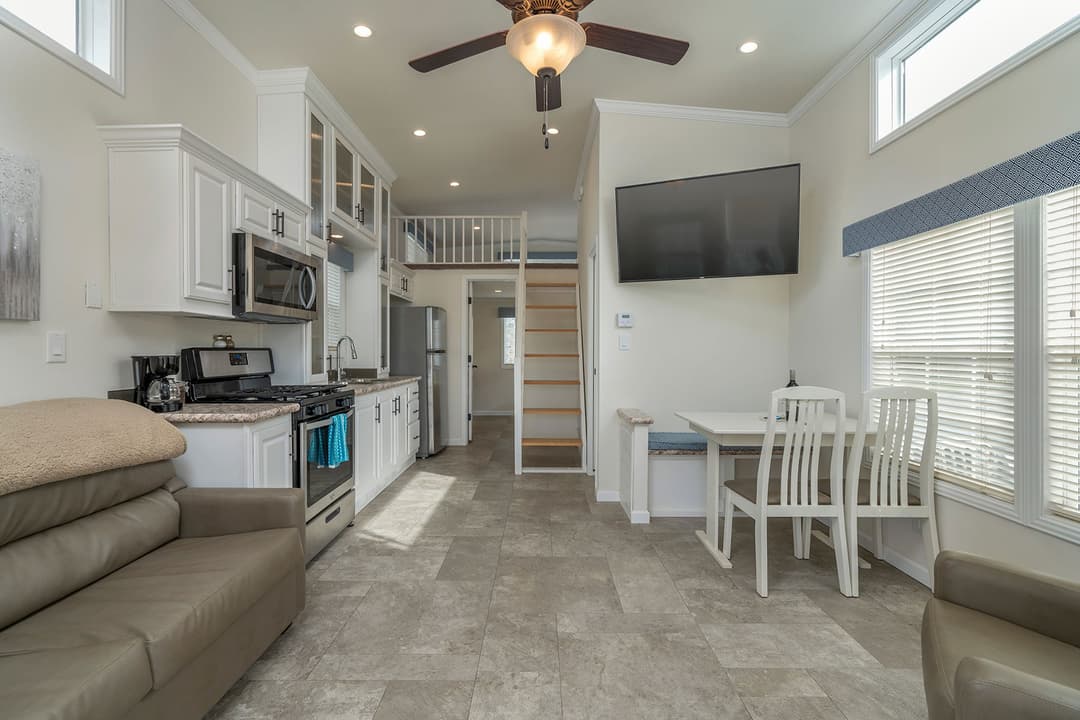 Shore park 4111 interior home features