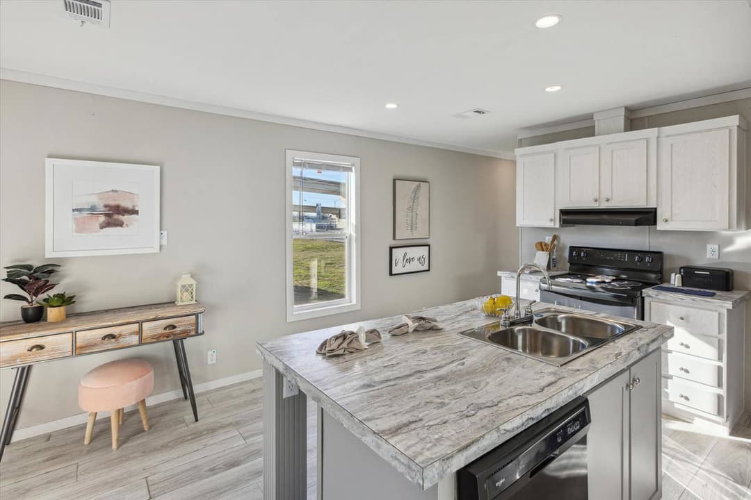 Rm1676 kitchen home features