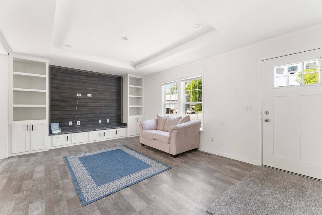 Insight interior home features