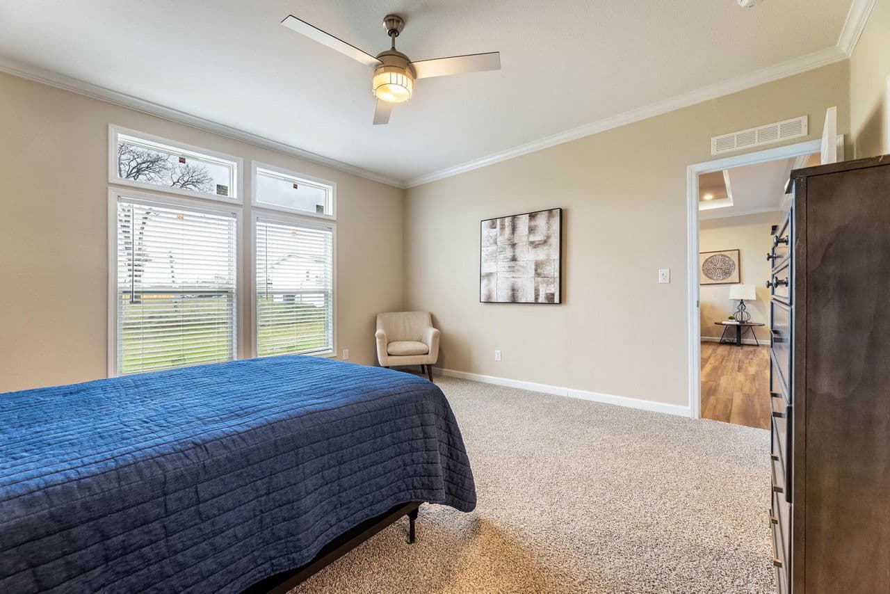 Innovation 3260c bedroom home features