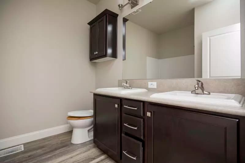 Bd 43 bathroom home features